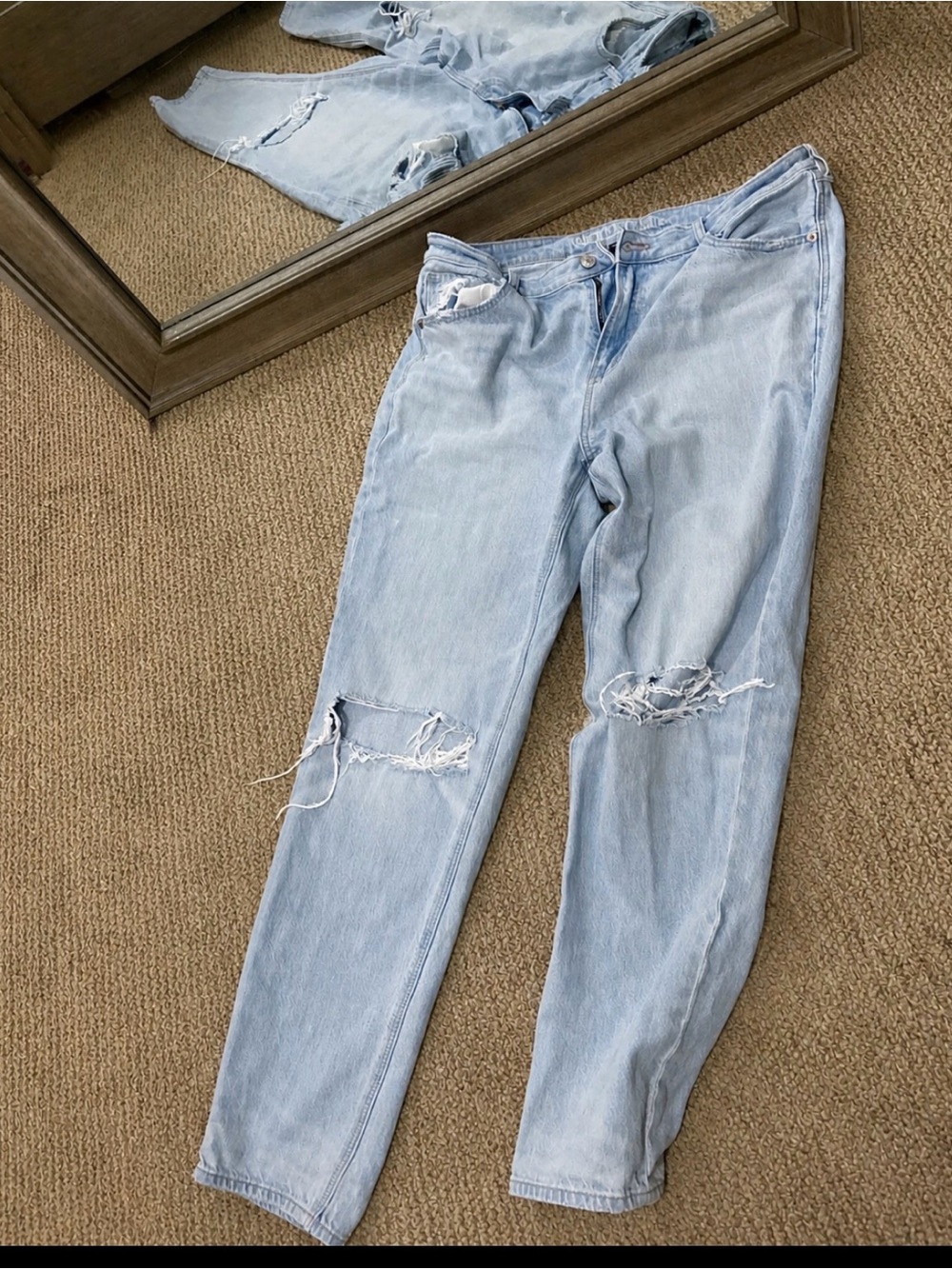 American Eagle Outfitters Light Wash Distressed Boyfriend Jeans